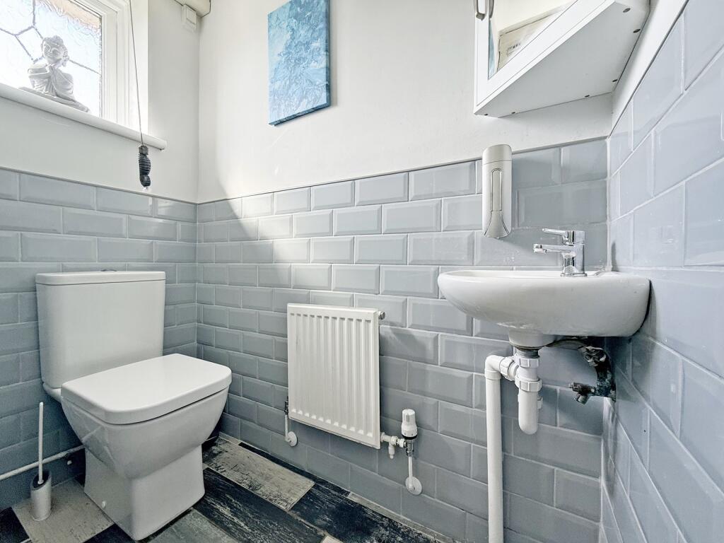 House in Rhondda Cynon Taff. CF72 9TW, Llanharan - More