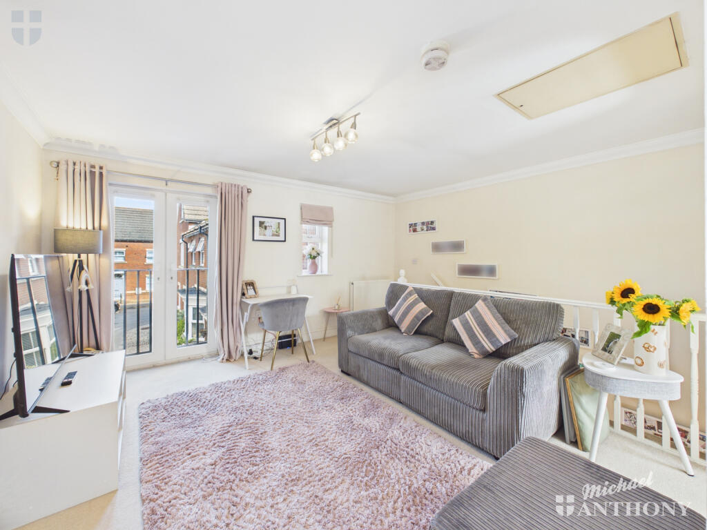 House in Weston Turville - More