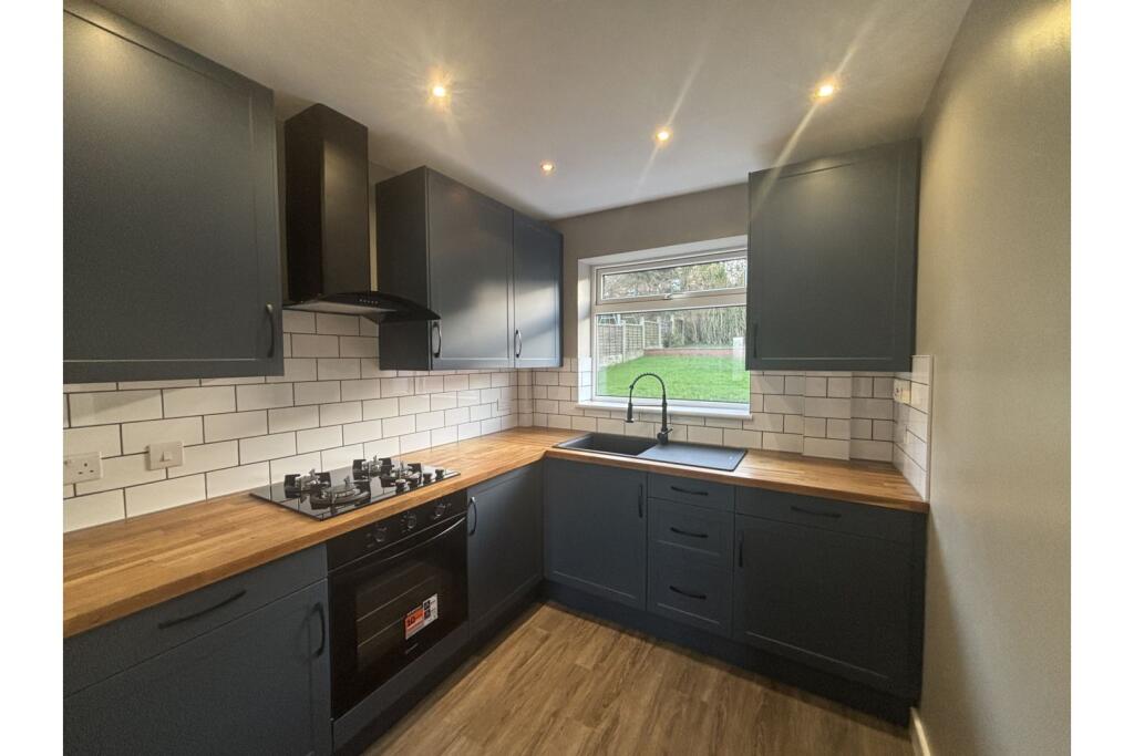 Hills Road, Sheffield, S36 photo 3