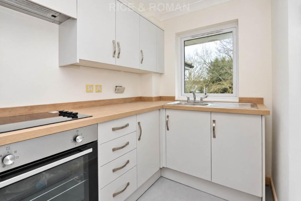 Apartment in Kingston upon Thames - View 3