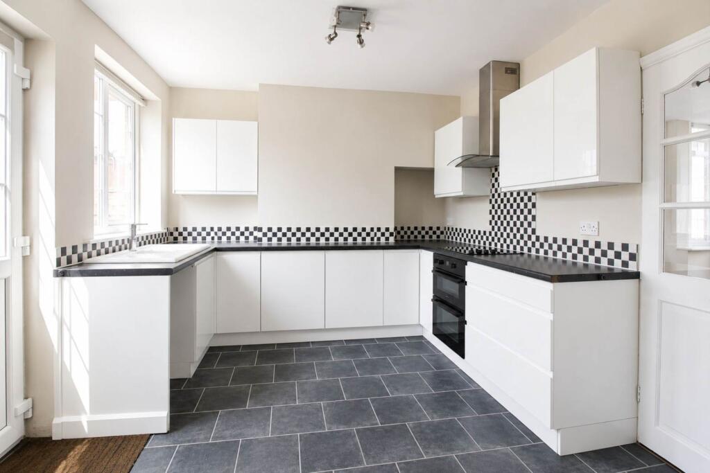 House in Aylesbury, Quarrendon - View 3