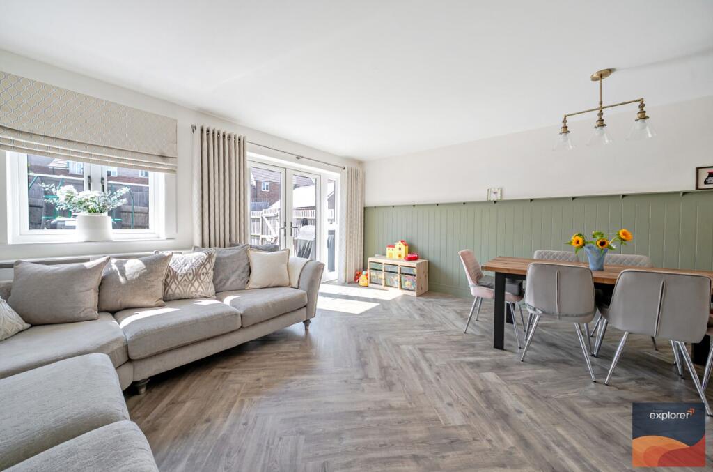 House in Basingstoke and Deane, Longacre, Kempshott Park - View 5