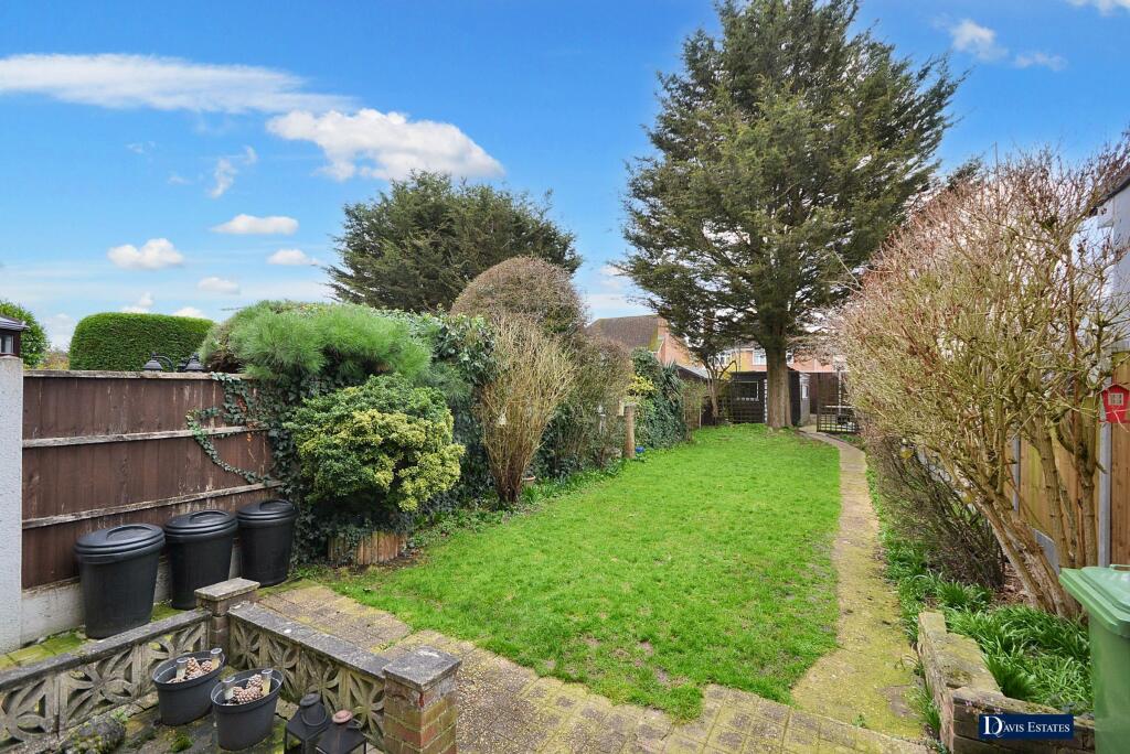 Birch Crescent, Ardleigh Green, Hornchurch, RM11 photo 2