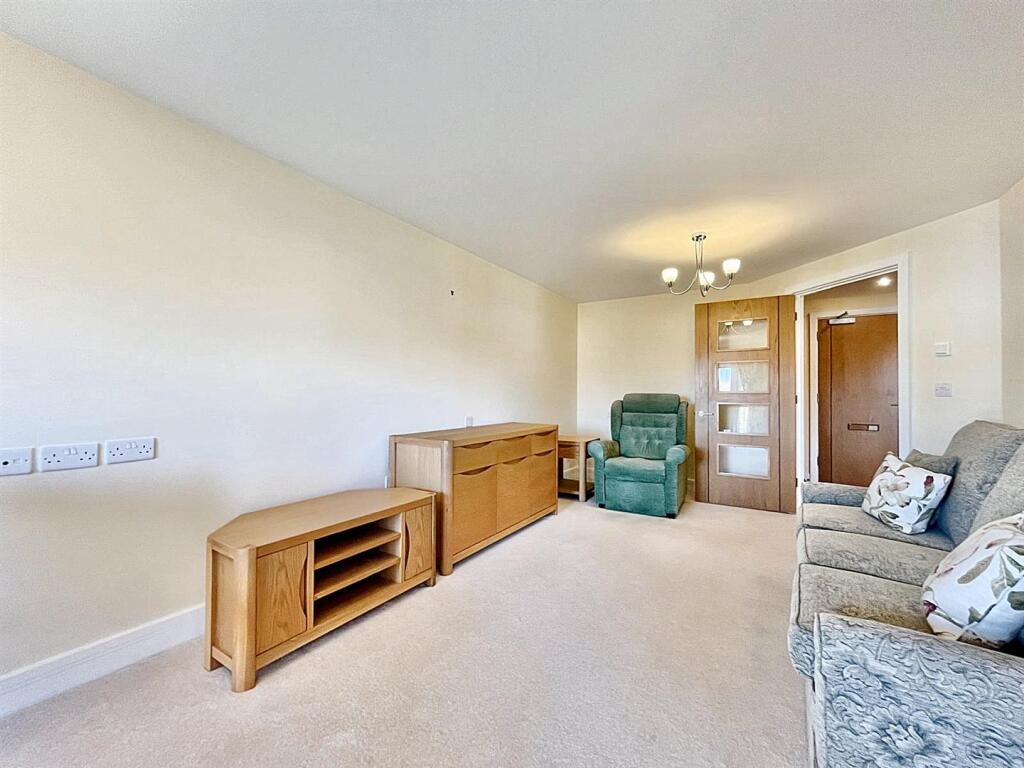 Jevington Gardens, Eastbourne - View 5