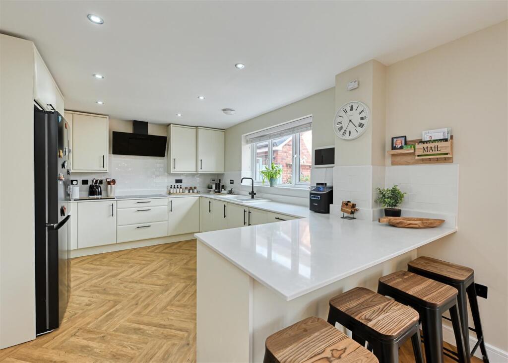House in South Staffordshire, Codsall - View 4