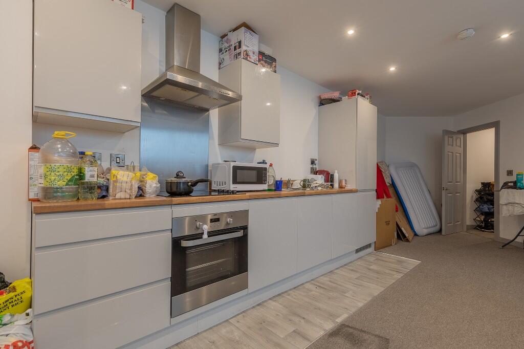 Apartment in Wolverhampton, West Midlands - More