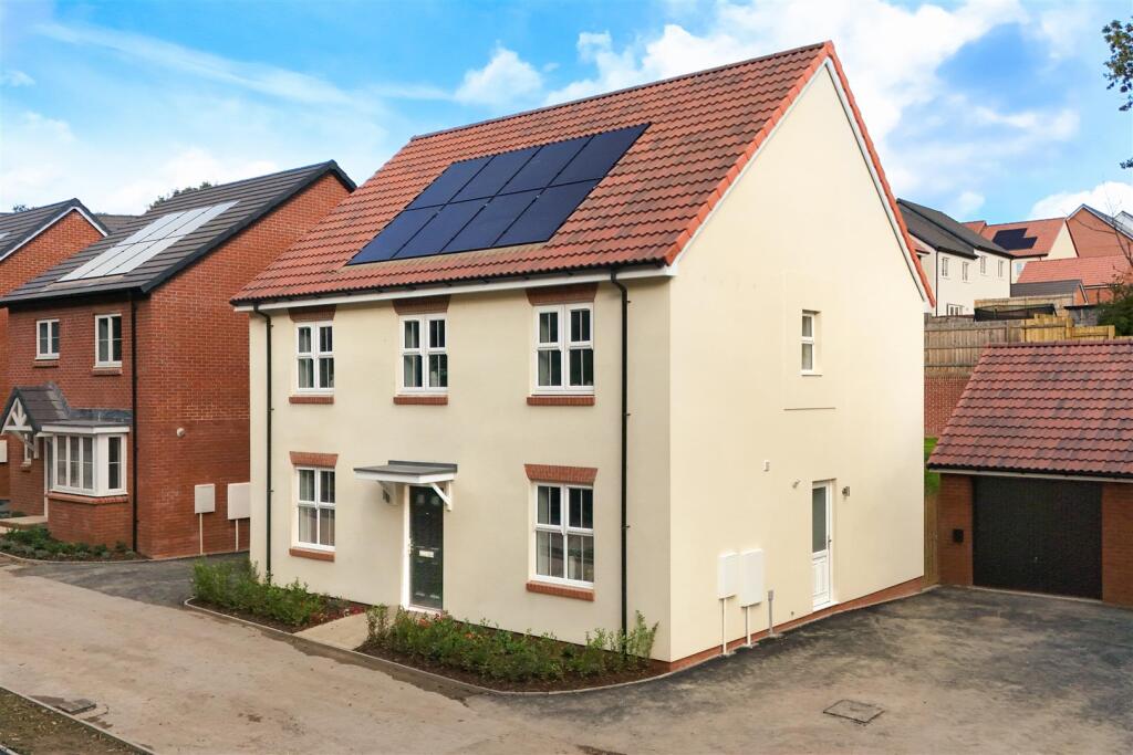 4-bed detached on Limers Lane, Northam, £480,000