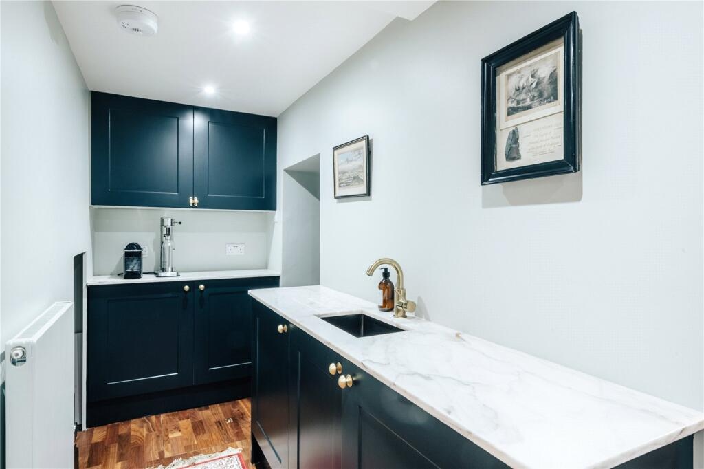 3 bedroom maisonette for rent
