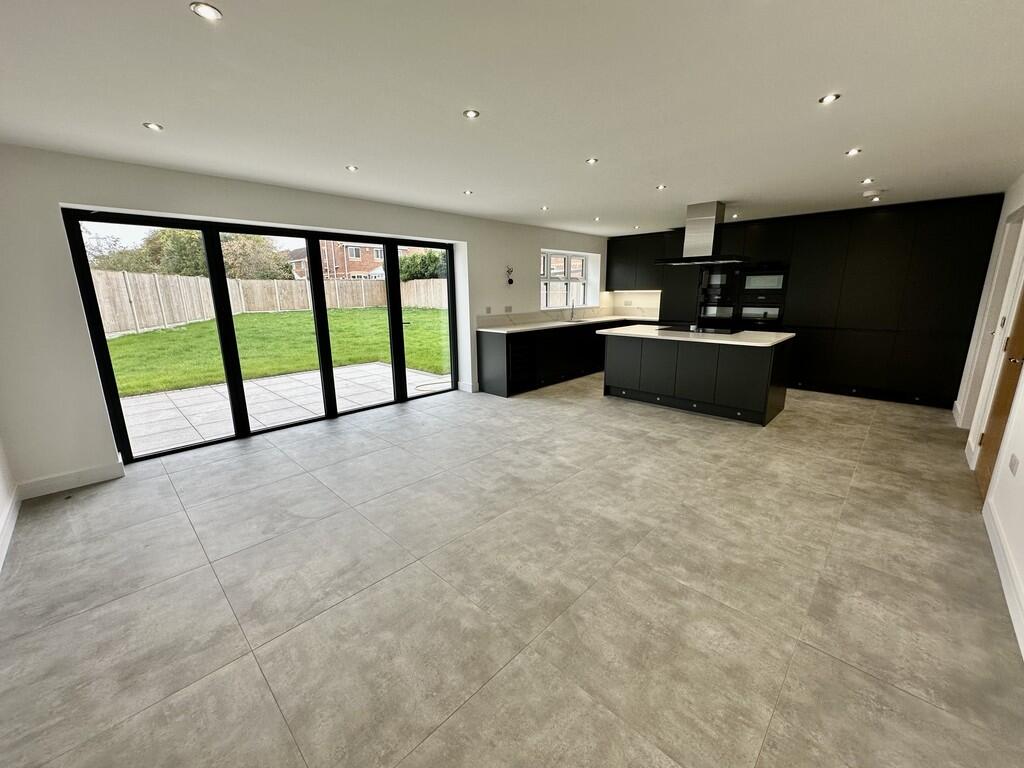 Whiphill Lane, Armthorpe, Doncaster photo 3