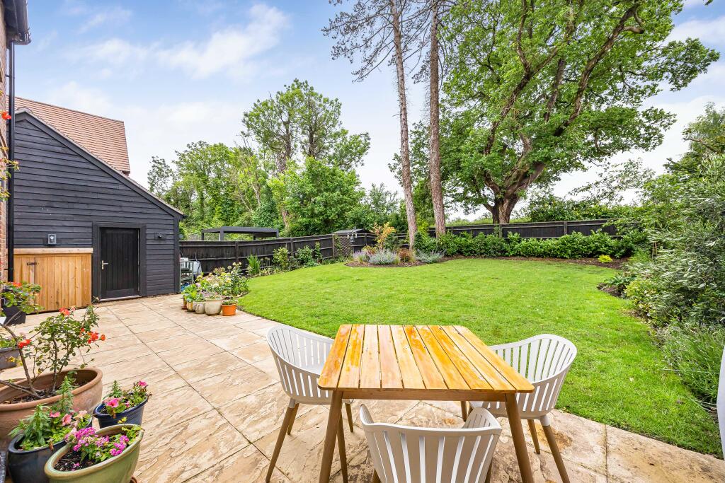 4 Chiltern Gardens, Woodcote - View 5