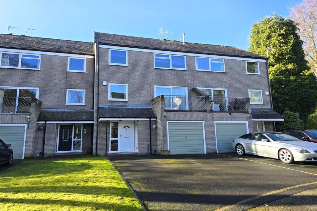 3-bed house on Dunham Rise, Altrincham, WA14, £525,000