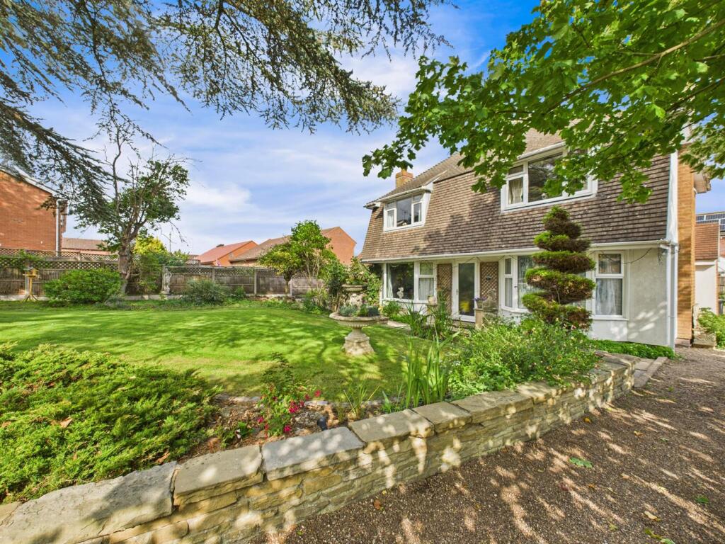 5-bed detached on Newmarket, Louth, £595,000