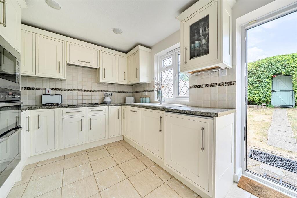 House in Slough, Taplow - View 2