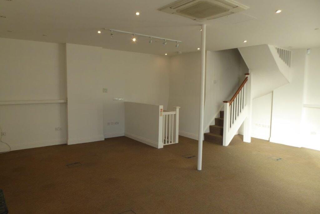 Main image of property: 17 Mount Pleasant Road, Tunbridge Wells, TN1 1NT