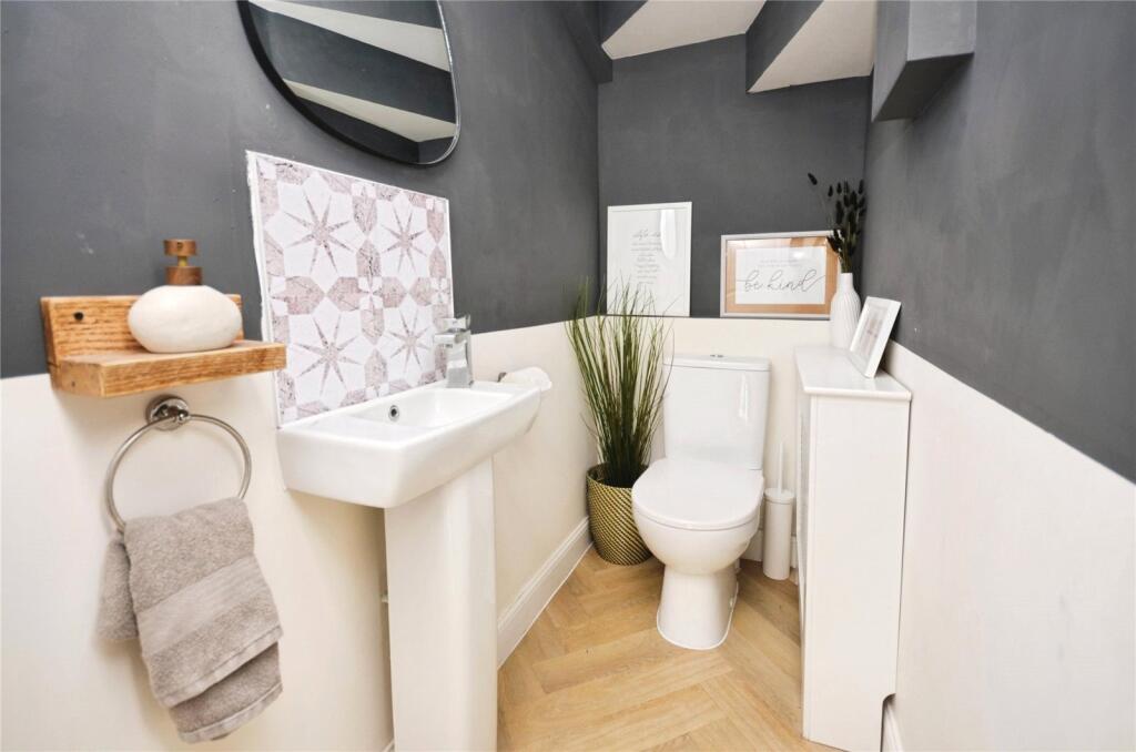Grand Junction, Broughton, Aylesbury - More
