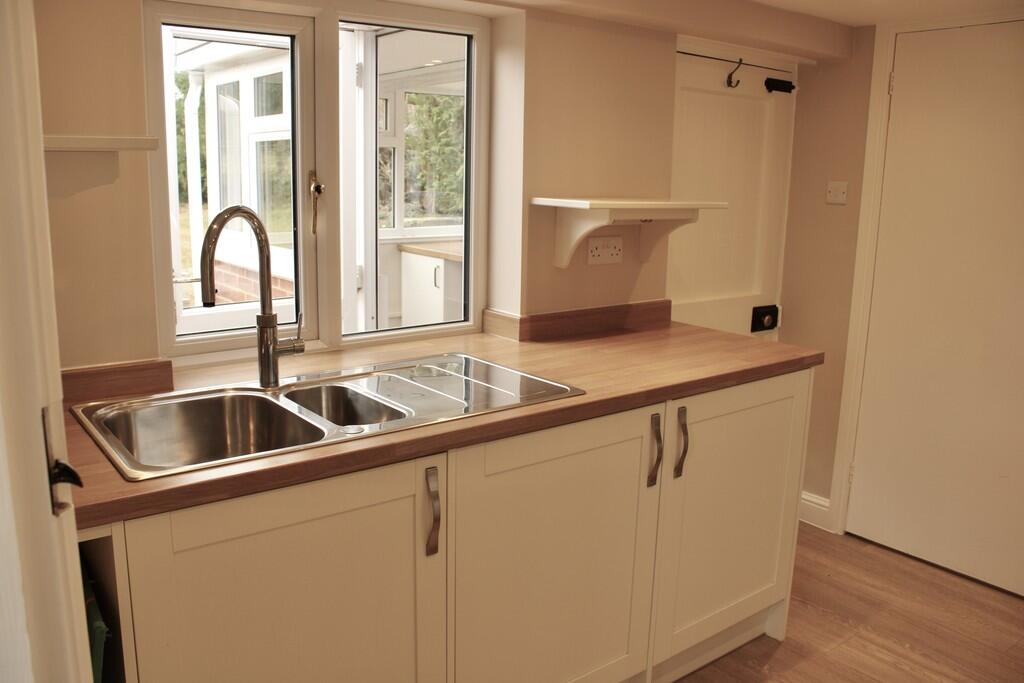 House in Winchester, Silkstead, Hursley - More