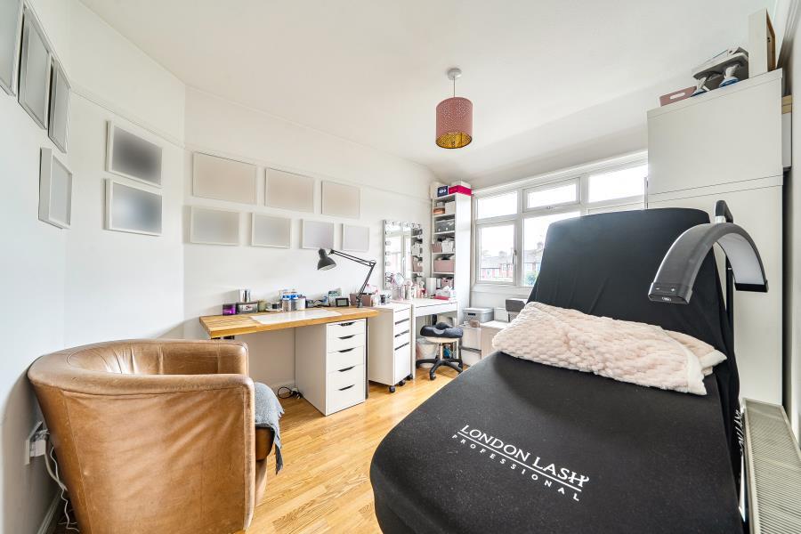 House in London, Royal Borough of Kingston upon Thames - View 5
