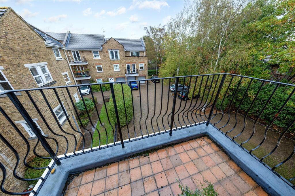 Apartment in Richmond, North Sheen - More