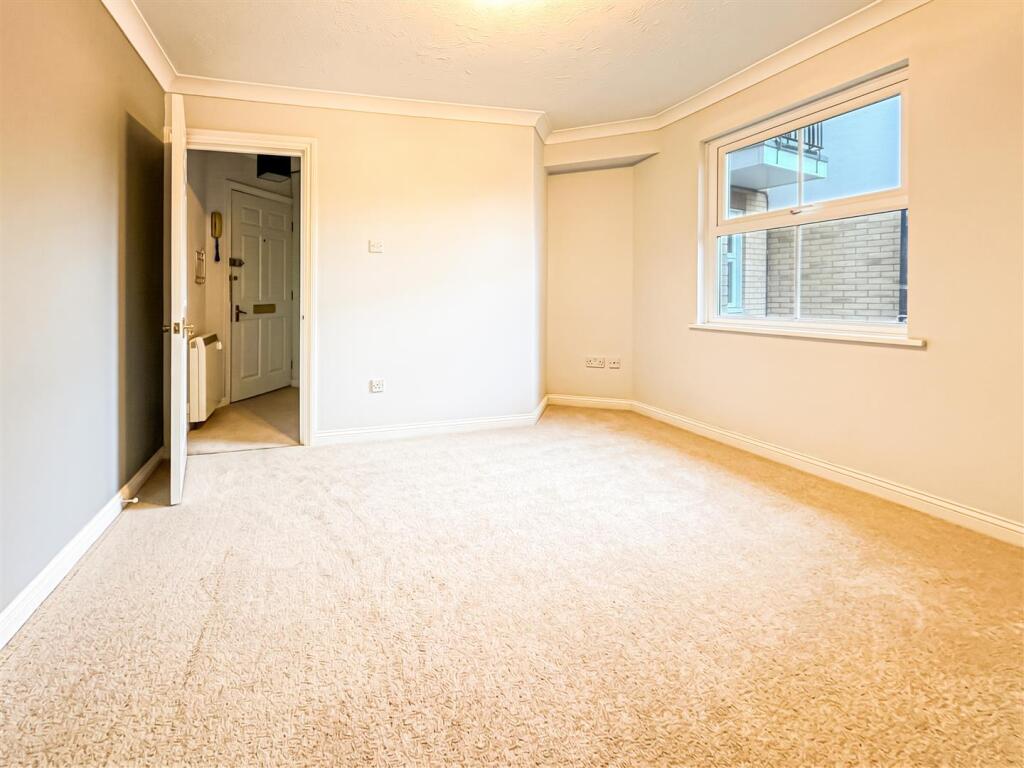 Apartment in Chelmsford - View 4