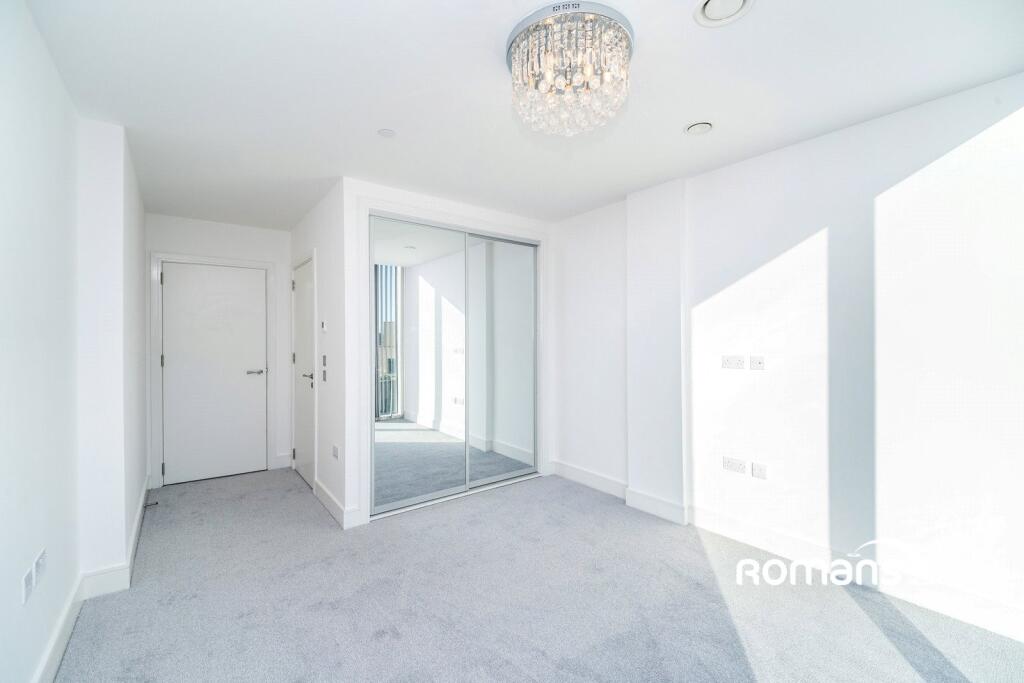 Apartment in Southall - More
