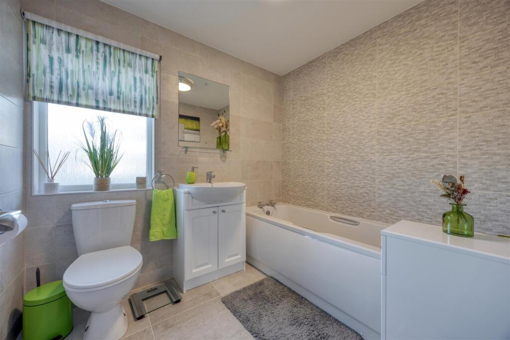 Maple Crescent, Red Deer Village Residential Park, Stepps, Glasgow – další