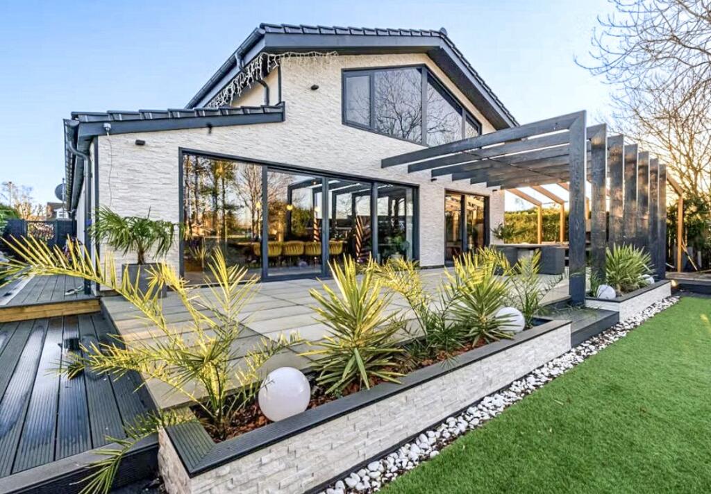 Main image of property: Darras Road, Darras Hall, Ponteland, Newcastle Upon Tyne, NE20