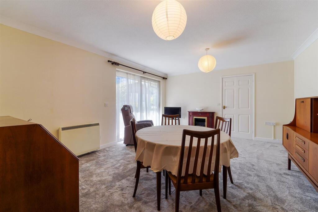 House in Epsom and Ewell, Woodcote, The Wells - View 5