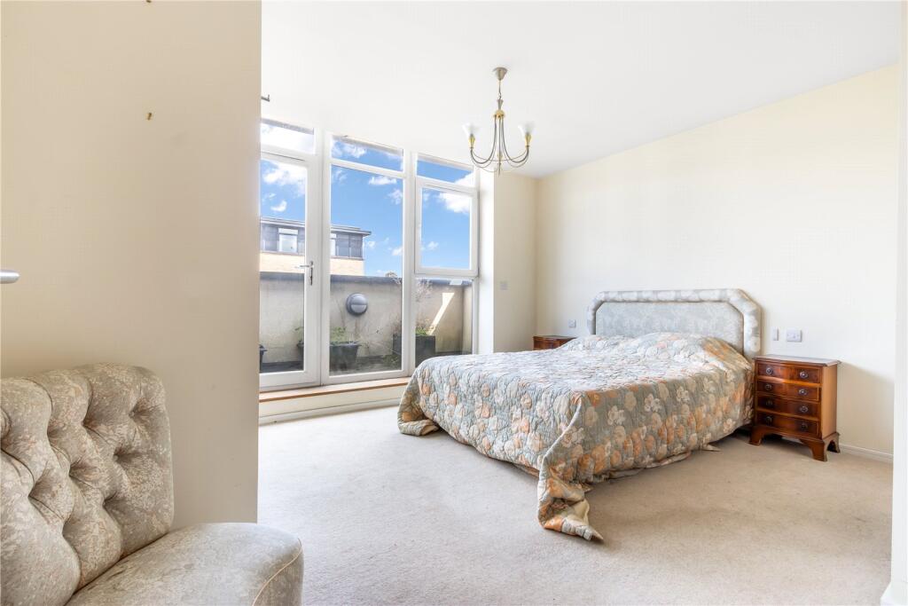 Apartment in London, Ridgemont, West Finchley - View 3
