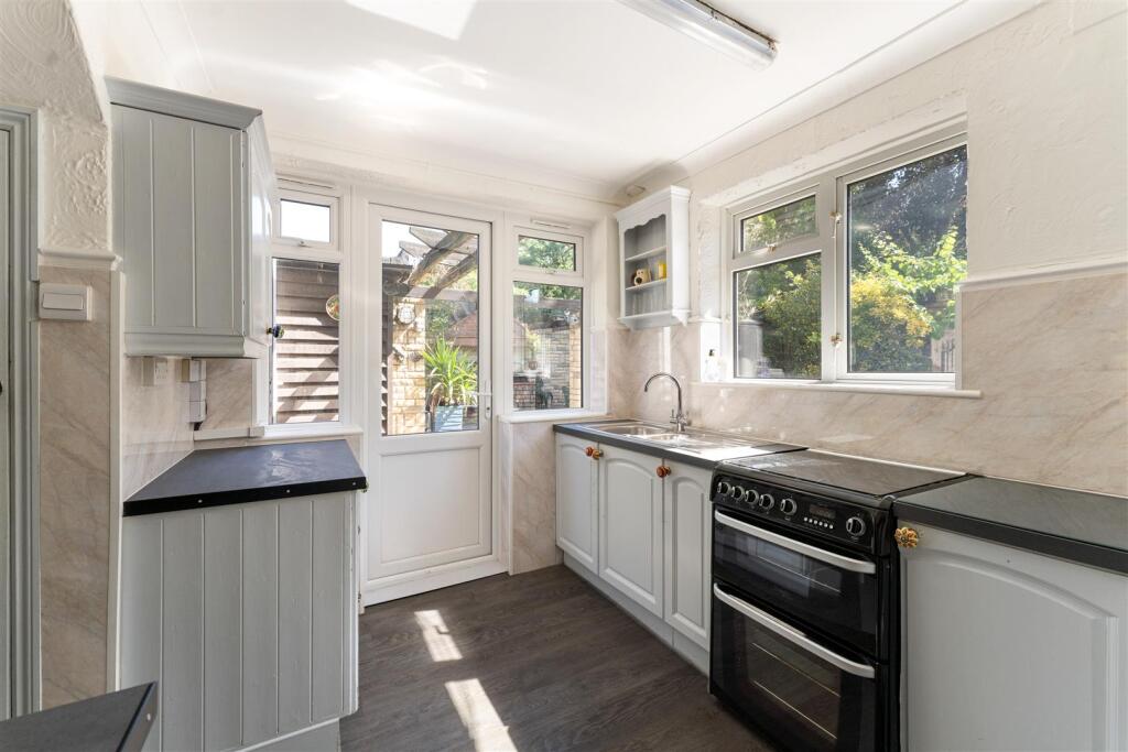 Underwood Road, Highams Park photo 4