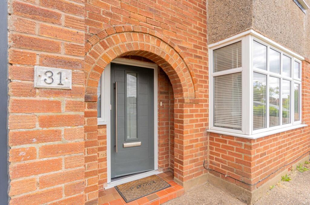 Moorhill Road, Whitnash, Leamington Spa, Warwickshire, CV31 photo 4