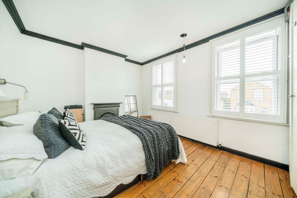 House in Kingston upon Thames - More