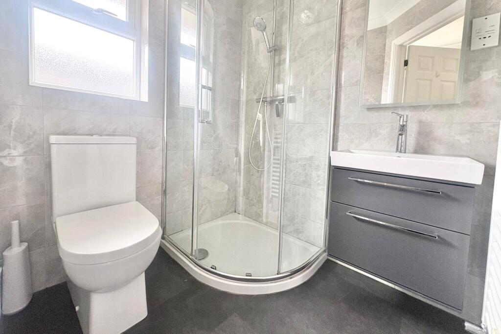House in Waverley, Farnham - More