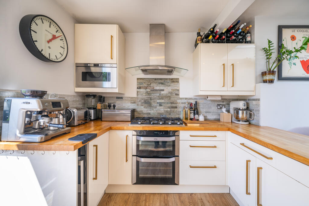 Apartment in London - View 5