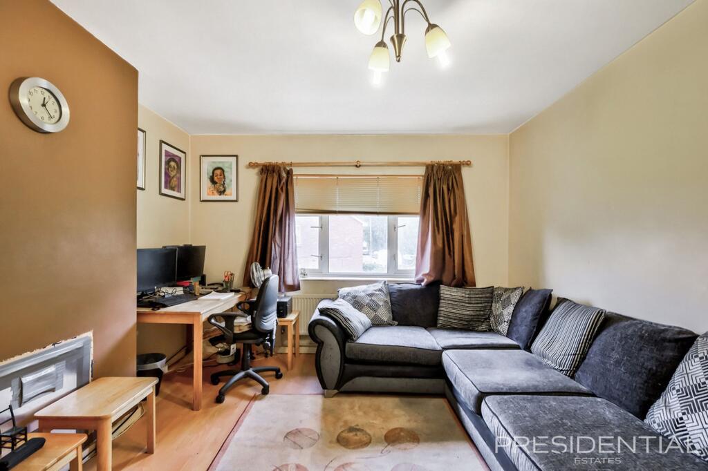 Apartment in London, Clayhall - View 4