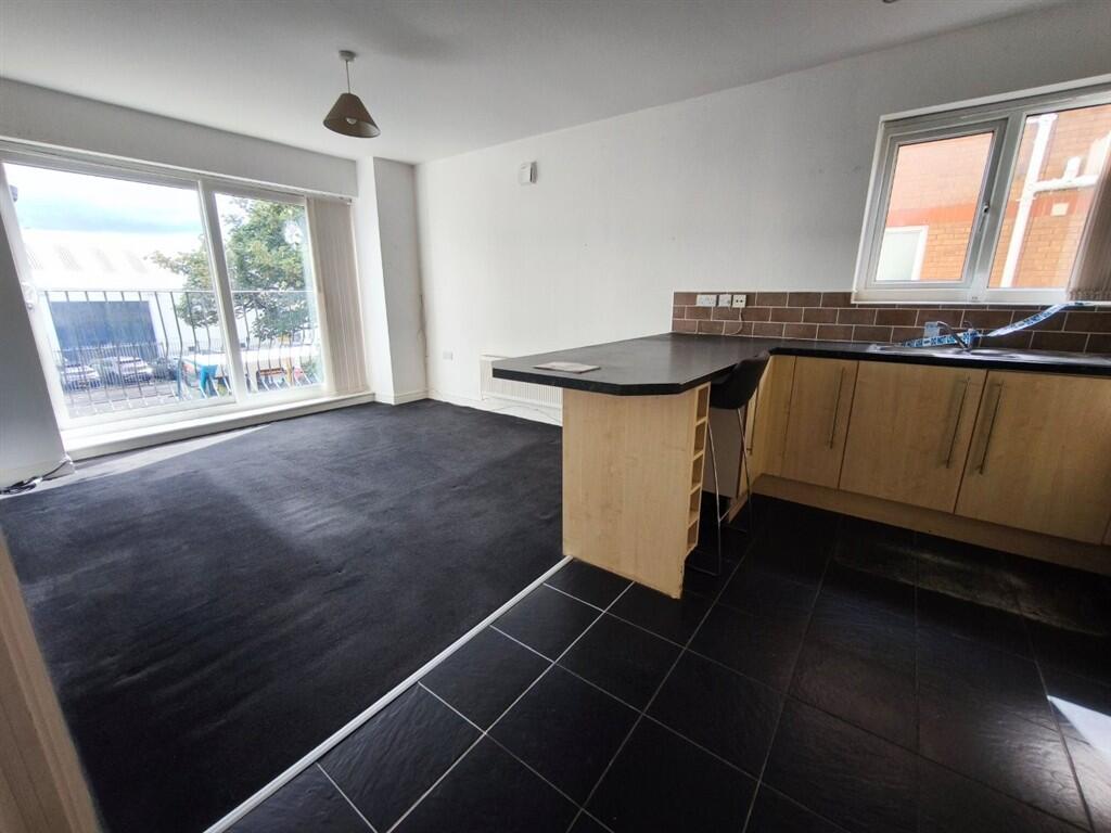 Apartment in Wirral, Liverpool City Region - View 5