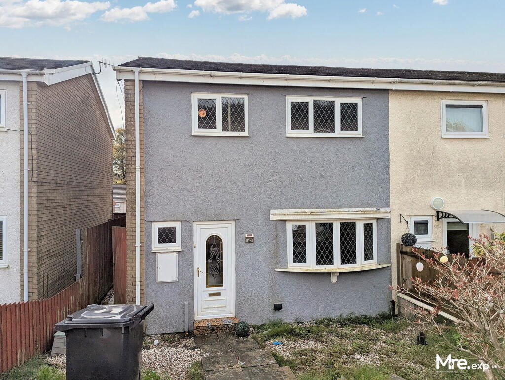 3-bed semi-detached on Chestnut Grove, Maesteg, CF34 0NT, £120,000