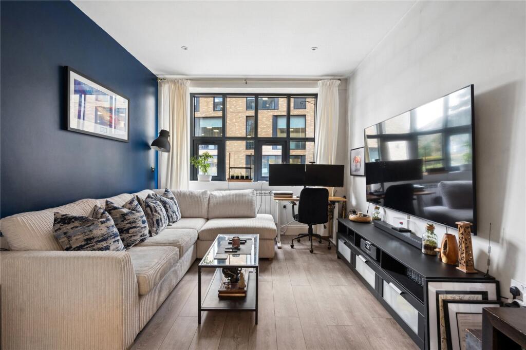 Apartment in Southall - View 5