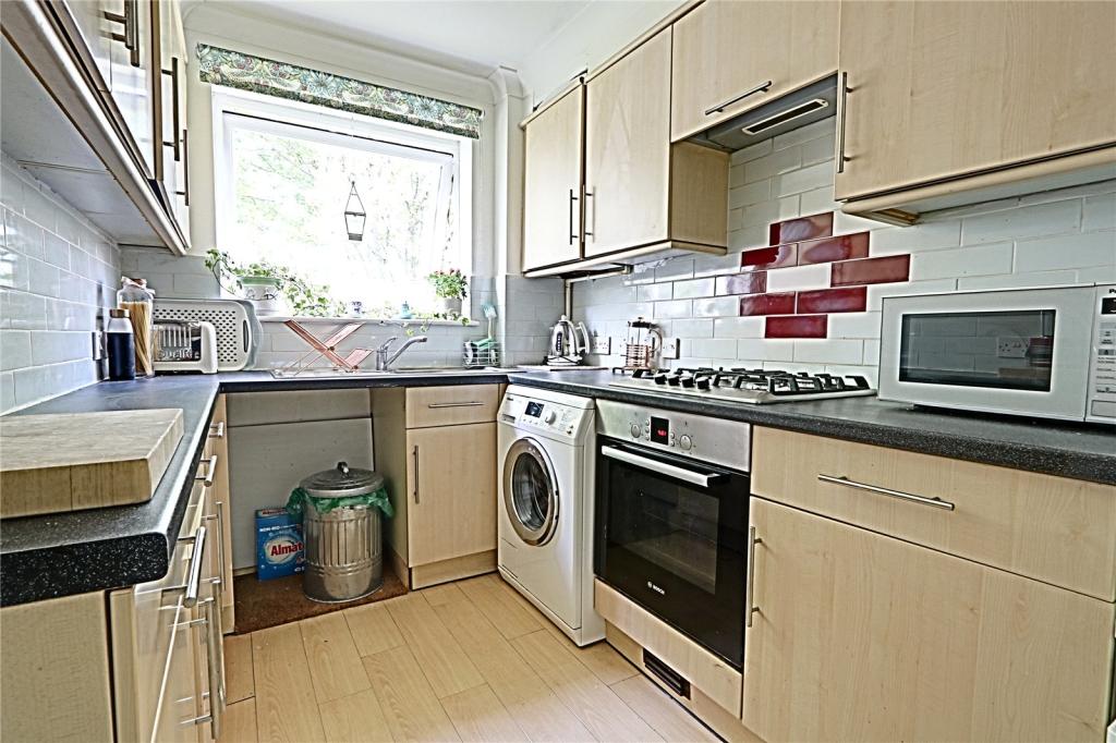 Apartment in Southall - View 3