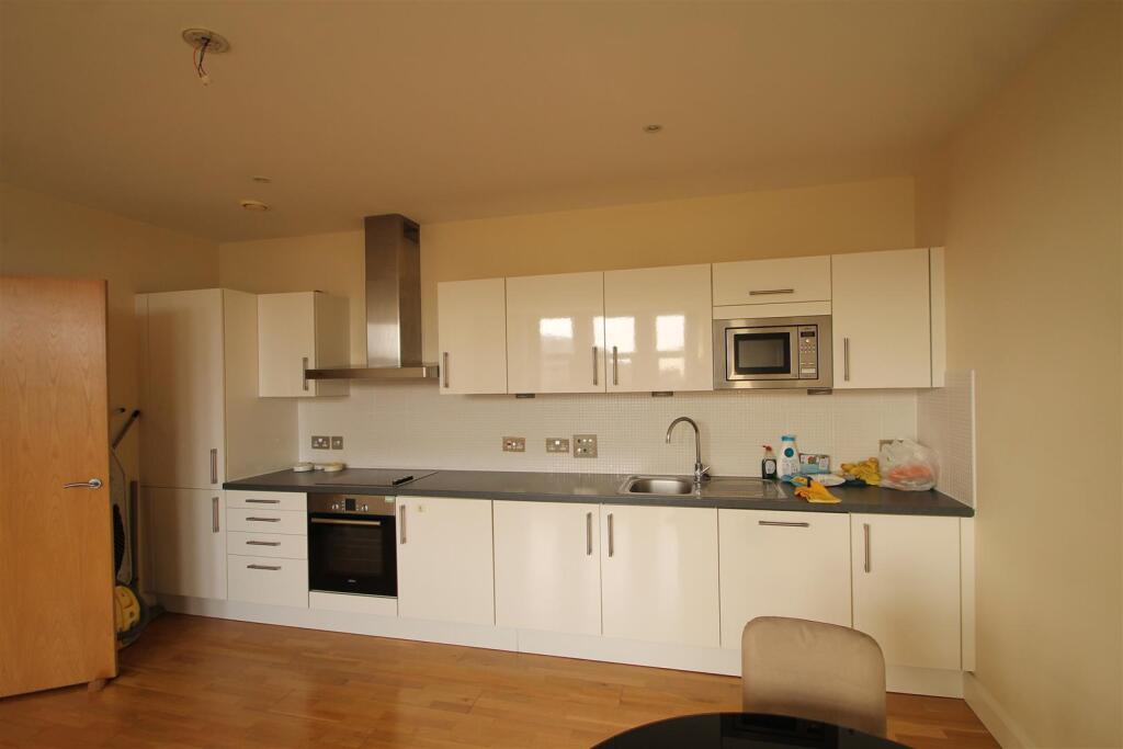 Apartment in Cardiff - View 3