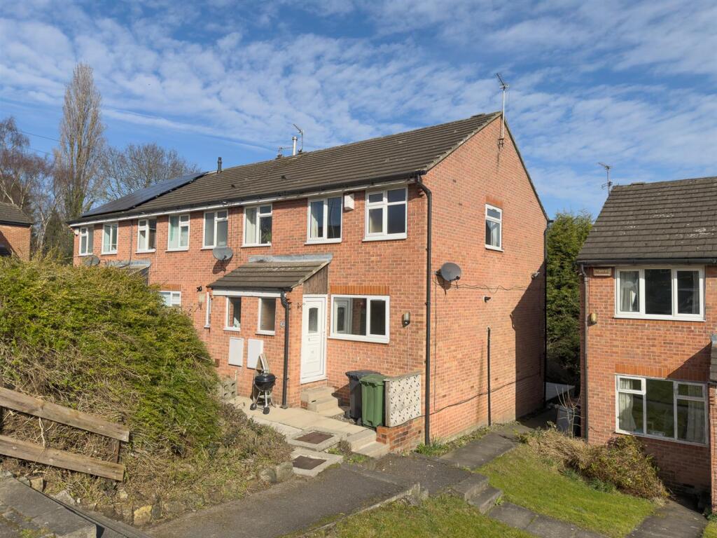 2-bed terraced on Sandfield Garth, Meanwood, Leeds, West Yorkshire., £265,000