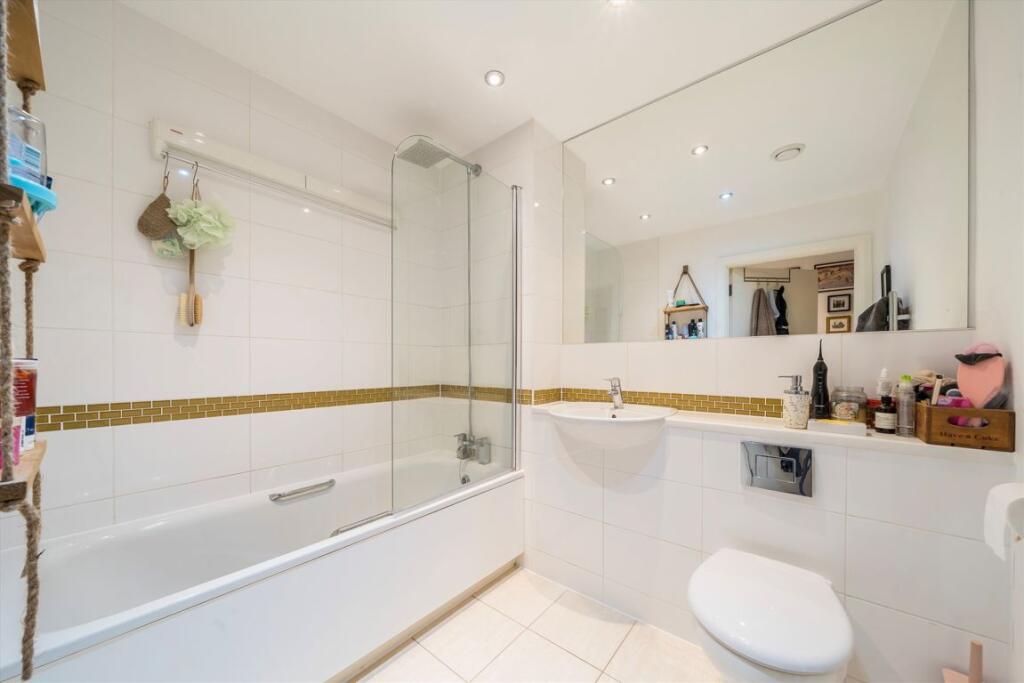 Apartment in London - More