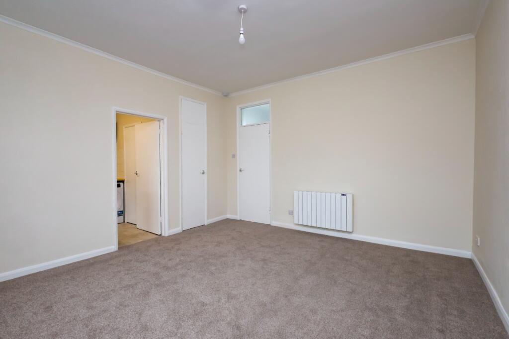 Apartment in Eastbourne, East Sussex - View 4