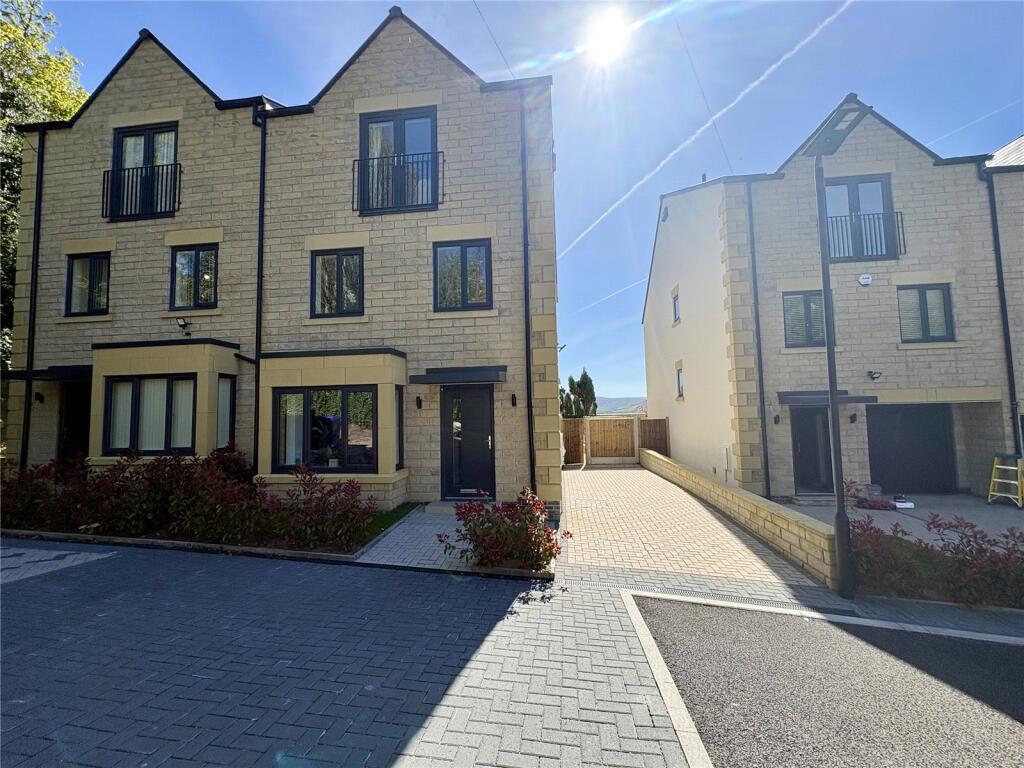 Main image of property: Roe Cross Gardens, Mottram, Hyde, Derbyshire, SK14
