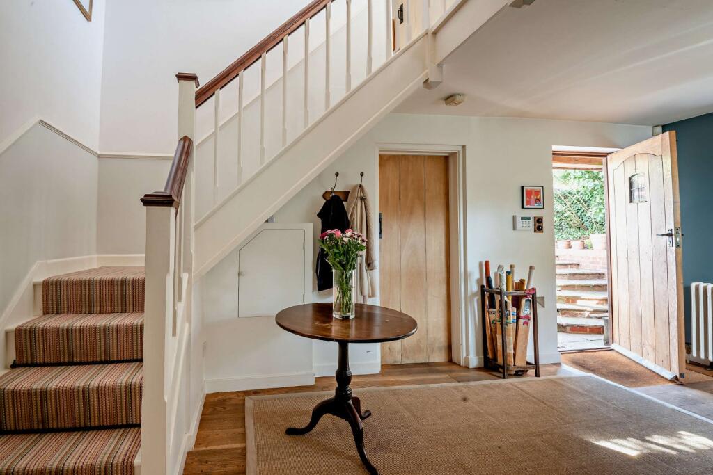 House in Upper Basildon, Basildon - View 2