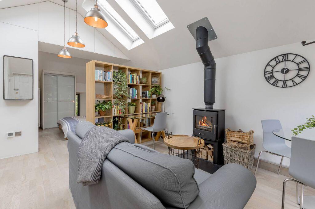 Main image of property: 19 Gloucester Lane, Edinburgh, EH3 6ED