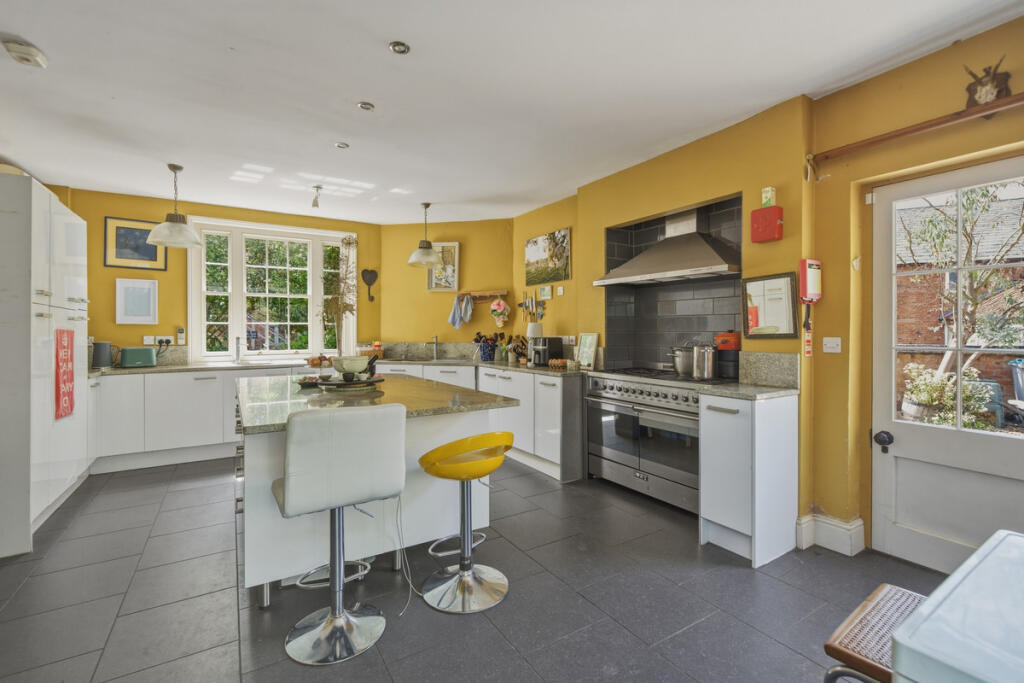 Main Street, Newark, NG23 - View 6
