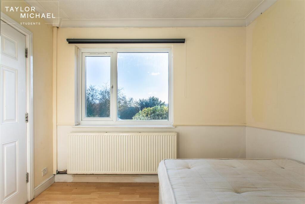 6 bedroom terraced house for rent