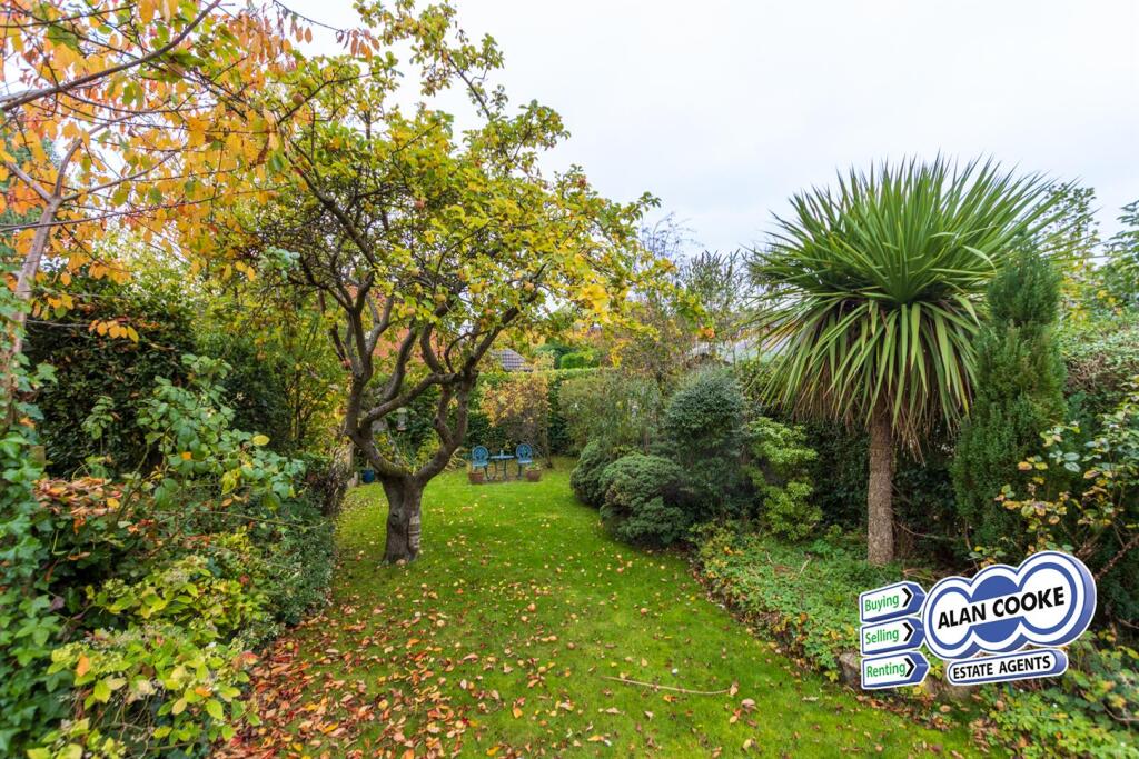 Birchwood Hill, Alwoodley photo 2