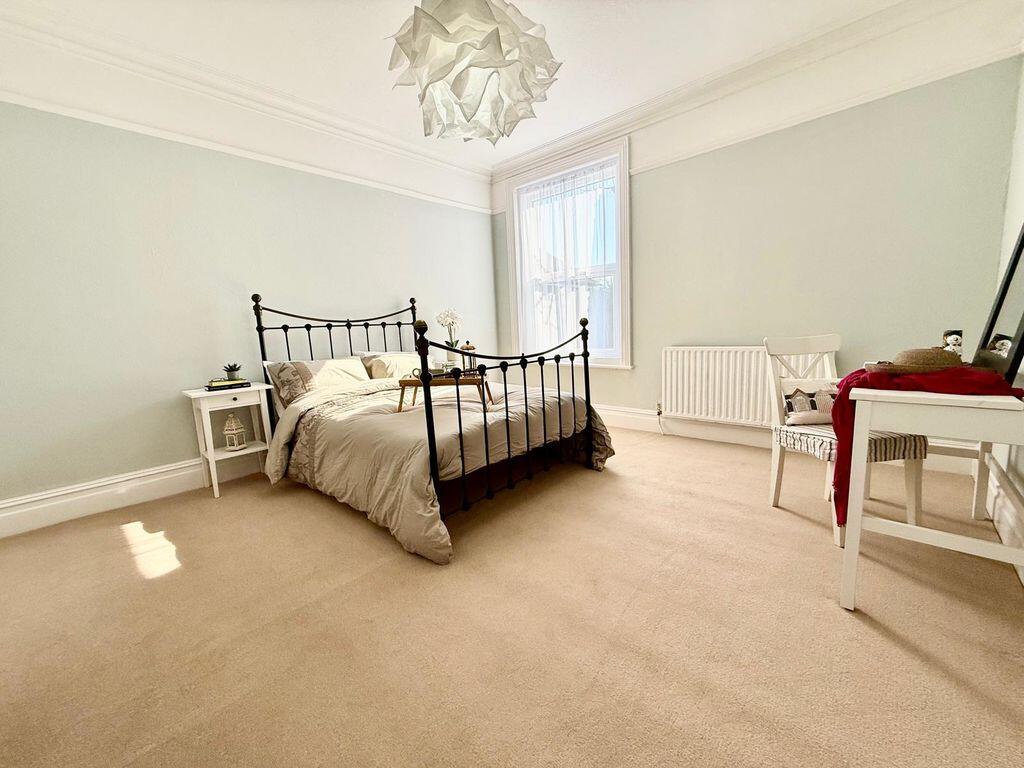 Apartment in Christchurch, Pokesdown, Bournemouth - More