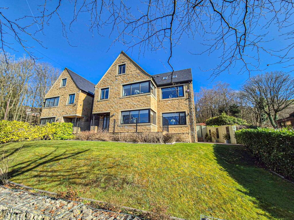 5-bed detached on 2, Broadacres, £833,000